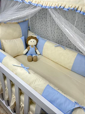 KIT BERÇO AMERICANO - 08 PEÇAS - BONECO THEO - CORES VARIADAS