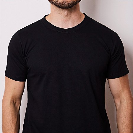 Camiseta Básica Preta Lisa unissex 30.1 penteado