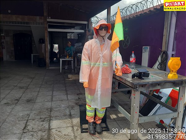ROBÔ SINALIZADOR DE OBRA COM PAINEL SOLAR