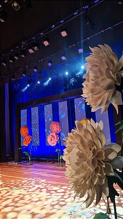 Cenografia em Flores Gigantes para o Miss Paraná