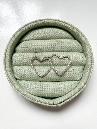 Brinco Coração Vazado Fio Torcido G