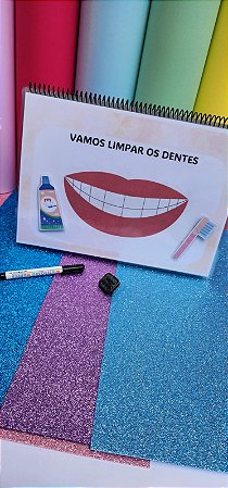 ESCOVANDO OS DENTES