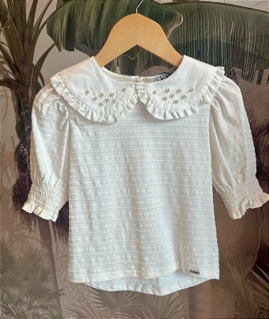 Camisa com aplicações na gola