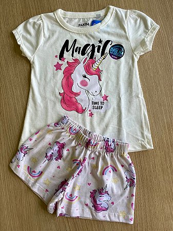 Pijama que brilha no escuro