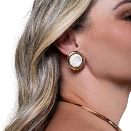 BRINCO REDONDO MADRE PEROLA ROSA BANHADO OURO 18K