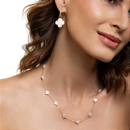 COLAR TREVOS PEROLA SINTETICA 45CM BANHADO OURO 18K