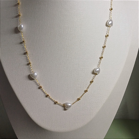COLAR CORACAO PEROLA SINTETICA 45CM BANHADO OURO 18K