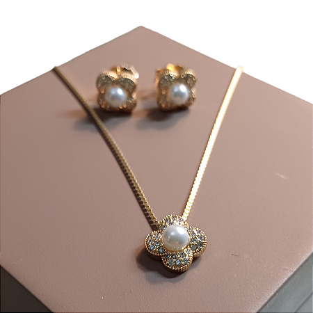 CONJUNTO BRINCO E COLAR PEROLA CRAVEJADO DE ZIRCÔNIAS BANHADO DOURADO