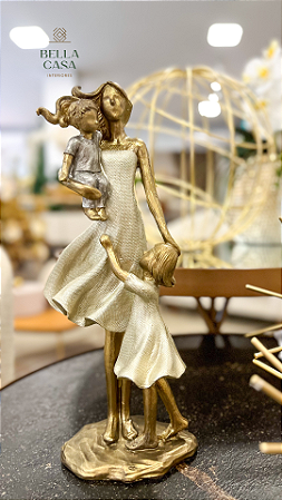 Mãe com filhos decorativa