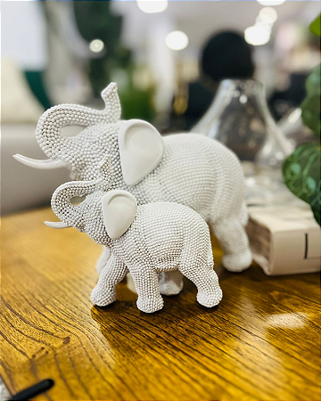 Elefante de resina branco