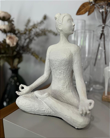 Escultura Yoga em polirresina