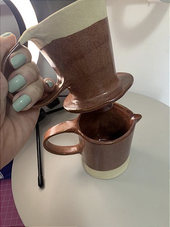 Conjunto mini jarra e suporte coador