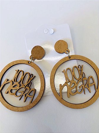 BRINCO AFRO "100% NEGRA" EM MADEIRA MDF