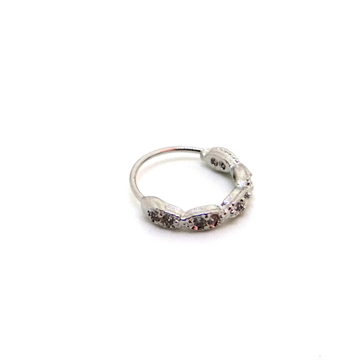 Argola Torção Cravejada com Pedras Vermelhas