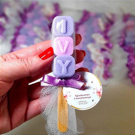 Lembrancinha Sabonete de  Letras no Palito -  15 unidades