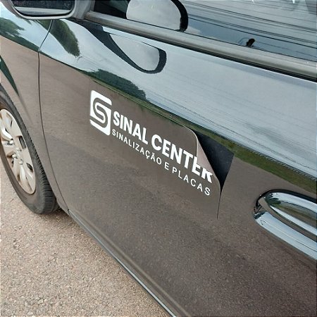 Adesivo imantado para carro