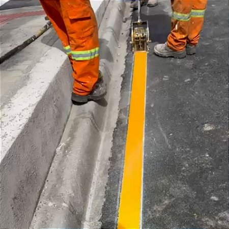 Pintura de sinalização de tinta plástico a frio bicomponente