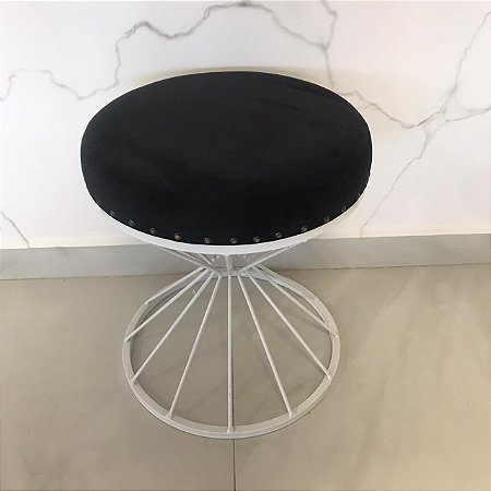 PUFF VICENZA COM ESTOFADO - PRETO E BRANCO.