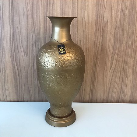 VASO DE METAL DOURADO COM DETALHES 71X31CM