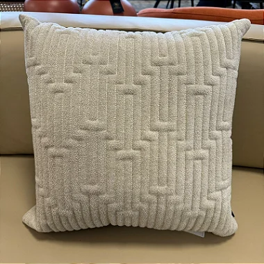 ALMOFADA BOUCLE ALTO RELEVO CRU MODELO 2