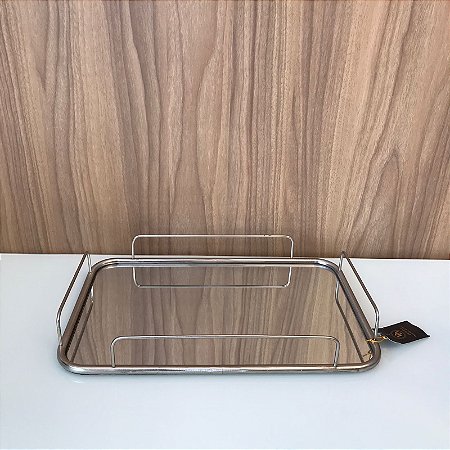 BANDEJA EM METAL PRATA ESPELHADA