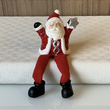 MINI ESCULTURA PAPAI NOEL COM ESTRELA EM CERAMICA PERNINHAS