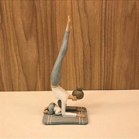 ESCULTURA  ESTATUETA MAE E FILHO POSIÇÃO IOGA
