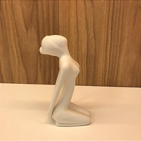 ESCULTURA / ESTATUETA IOGA BRANCA MAOS PARA TRAZ