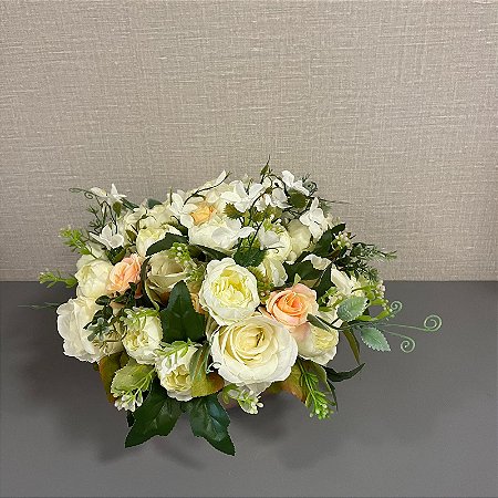 ARRANJO DE ROSAS BRANCAS COM VASO ROSE ESPELHADO