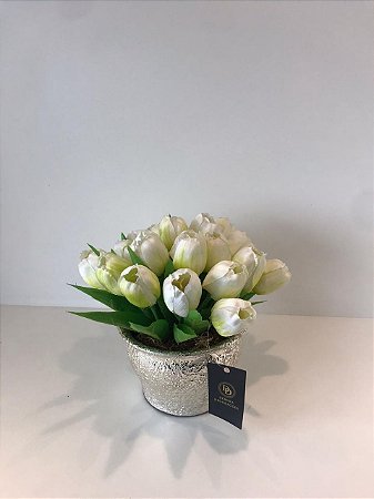MINI ARRANJO DE TULIPAS BRANCAS EM VASO PRATA DE CERAMICA