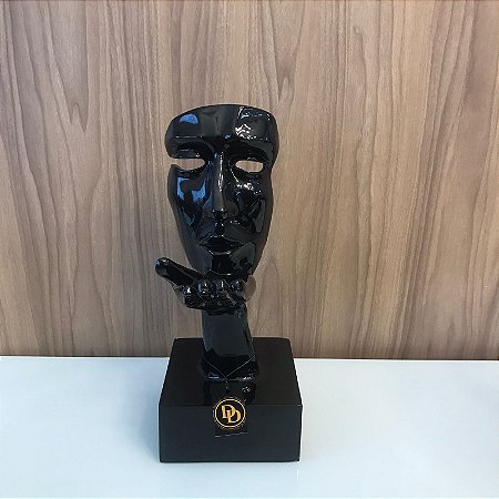 ESCULTURA MASCARA BEIJO PRETO BRILHO EM FIBRA 45X18CM