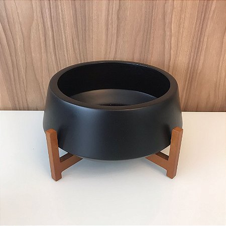 CENTRO DE MESA 1 PRETO FOSCO COM SUPORTE EM MADEIRA MEDIO 21X32CM
