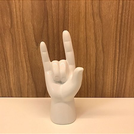 ESCULTURA DE CERAMICA MAO ROCK BRANCA