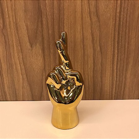 ESCULTURA DE CERAMICA MAO FIGA DOURADO