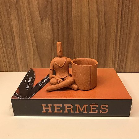 CACHEPOT HOMEM TERRACOTA SENTADO