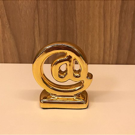 ESCULTURA / ESTATUETA MINI ARROBA  DOURADO