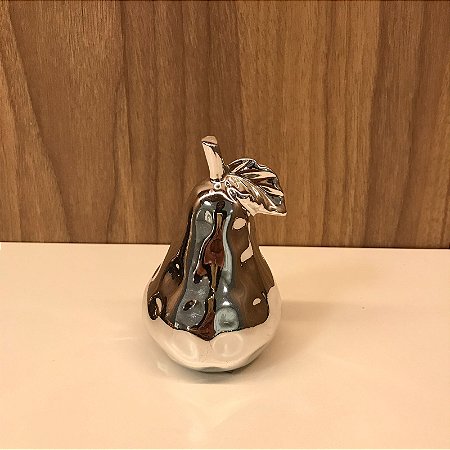 ESCULTURA PERA EM CERAMICA