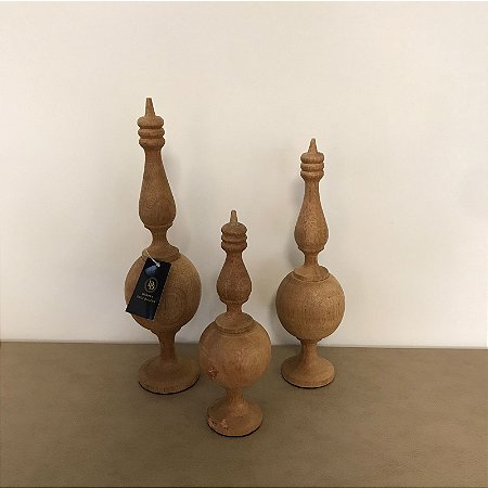 TRIO DE PINOS EM MADEIRA ENTALHADA
