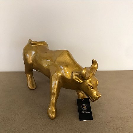 ESCULTURA TOURO WALL STREET EM RESINA DOURADO