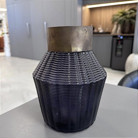 VASO DECORATIVO EM VIDRO COM DETALHE DOURADO EM METAL