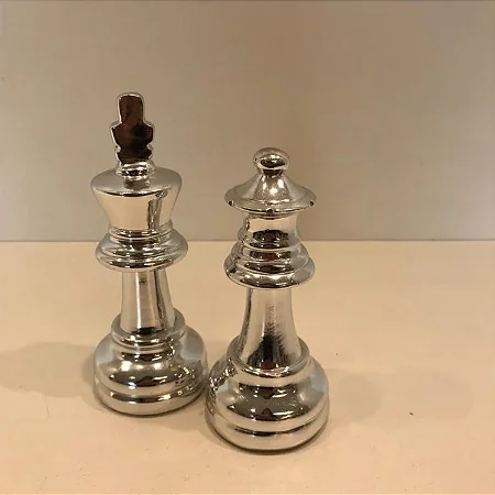 CONJUNTO PEÇAS DE XADREZ REI E RAINHA PRATEADO