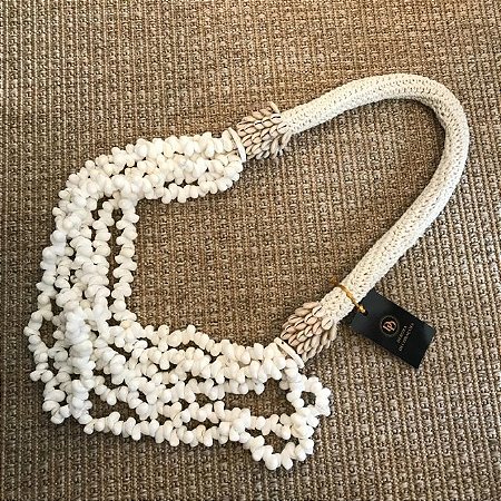 COLAR DECORATIVO EM CONCHAS E CORDA  DE ALGODÃO 53CM