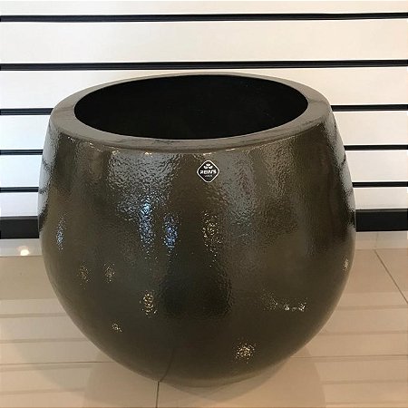 VASO DE CHÃO BOLA EM  FIBRA COM PINTURA AUTOMOTIVA - MARROM