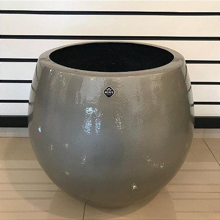 VASO DE CHÃO BOLA EM FIBRA COM PINTURA AUTOMOTIVA - CINZA