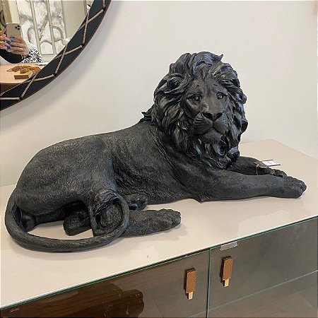 ESCULTURA LEÃO  DEITADO EM RESINA