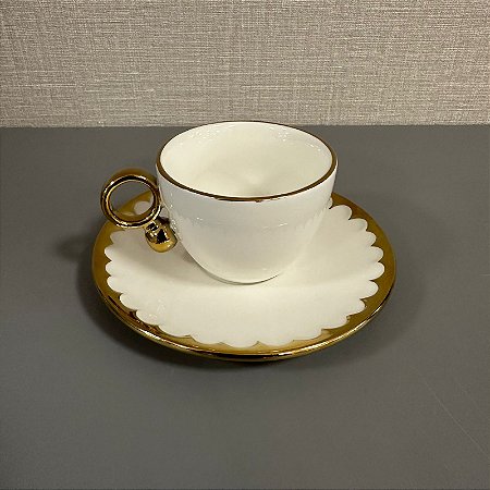 COJUNTO SEIS XÍCARAS DE PORCELANA COM PIRES