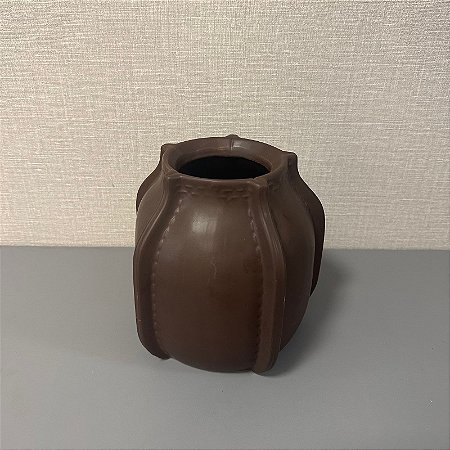 VASO DE CERAMICA IMITANDO COURO MARROM -18X14CM