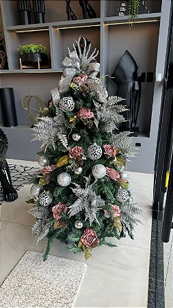 ARVORE MONTADA 1.50M - ROSE COM PRATA