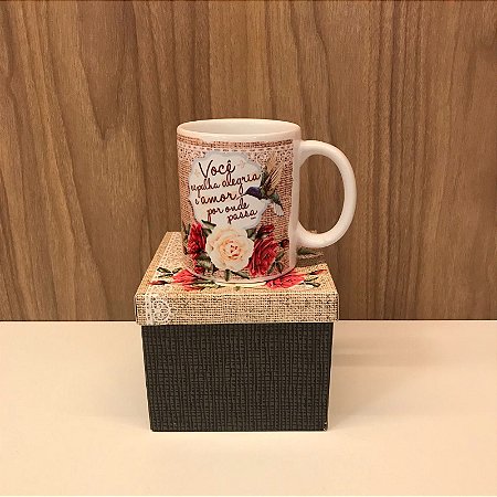 CANECA EM CERAMICA - VOCÊ ESPALHA ALEGRIA E AMOR POR ONDE PASSA