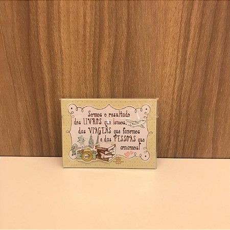 PLAQUINHA IMÃ - SOMOS O RESULTADO DOS LIVROS QUE LEMOS...